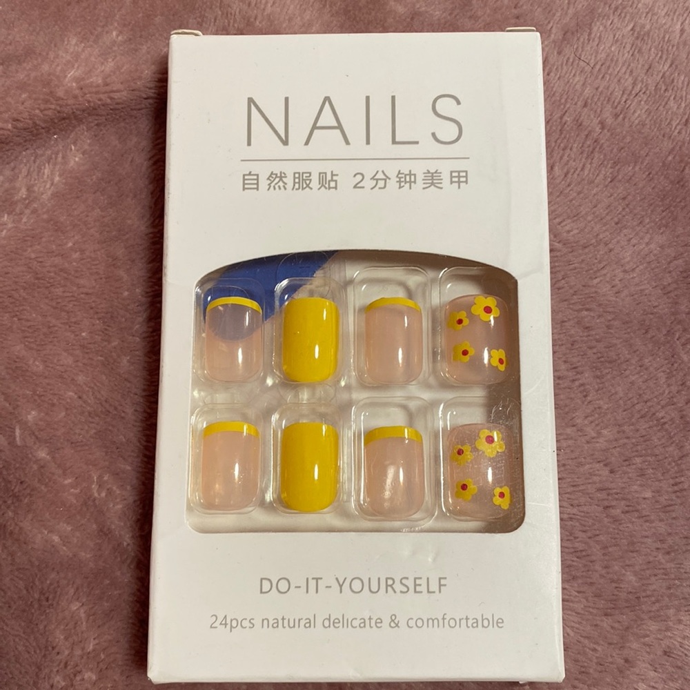 Yellow Flowery Press-on Nails